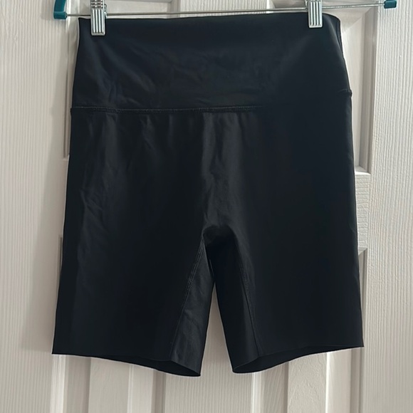 Aerie Offline OG Black Bike High Waisted Spandex 7” Women’s Large Train Run - Picture 1 of 5
